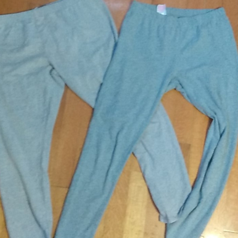 2 pairs of grey leggings